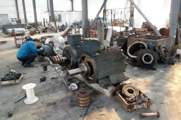 西安西瑪電機(jī)驅(qū)動軸修理中軸向間隙的測量。