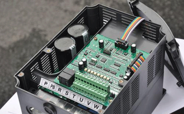 變頻器與西瑪電機(jī)的匹配問(wèn)題。