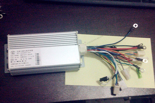 Z2直流電機(jī)控制器的安裝過程分享。