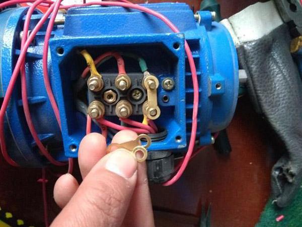 三相異步電動(dòng)機(jī)的過載運(yùn)行要及時(shí)進(jìn)行檢查 三相異步電動(dòng)機(jī)的過載運(yùn)行要及時(shí)進(jìn)行檢查