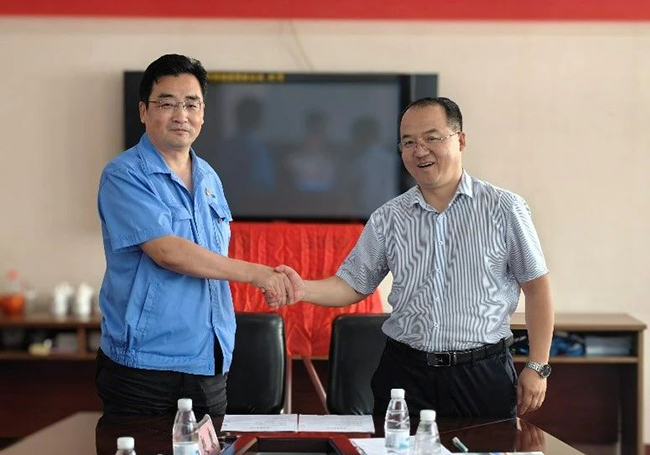 電控學(xué)院與西安泰富西瑪電機(jī)有限公司舉行產(chǎn)學(xué)研簽約暨授牌儀式 電控學(xué)院與西安泰富西瑪電機(jī)有限公司舉行產(chǎn)學(xué)研簽約暨授牌儀式